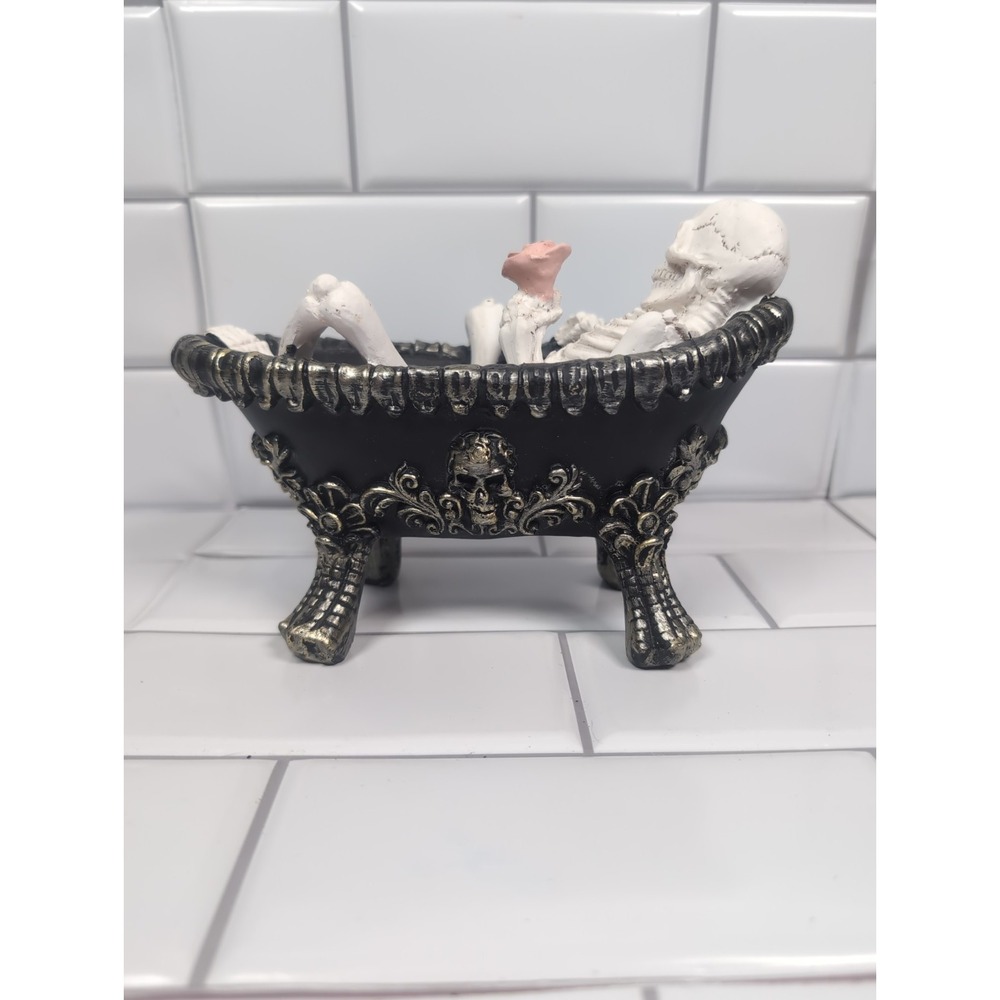 Skeleton figurine In Claw foot Tub Halloween Decor Skull Roses - Picture 5 of 11